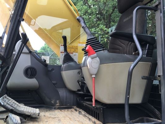 PC200-7 a utilisé l'excavatrice de KOMATSU fournisseur