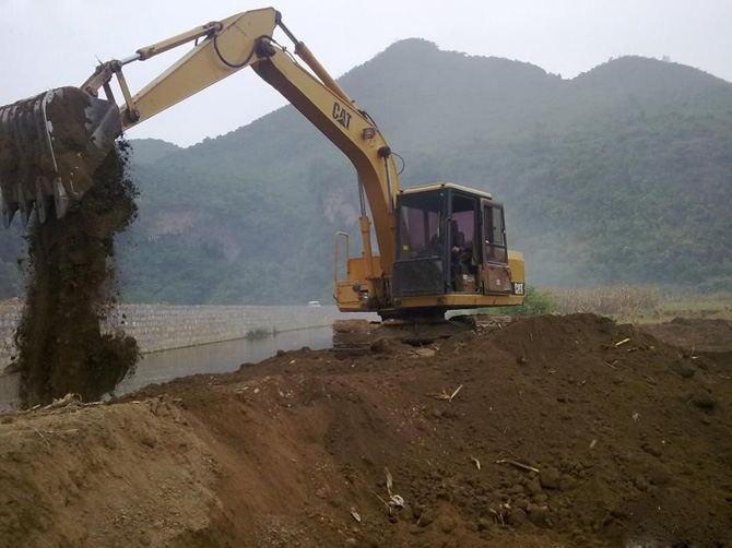 2002 le seau E120B de l'an 80.3kw 0.5cbm a employé CAT Excavator 0
